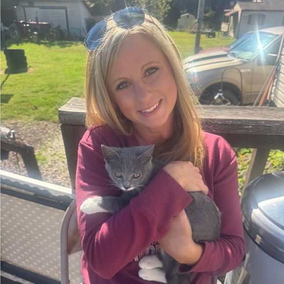 Meet your Posher, Andrea - Picture 1 of 2